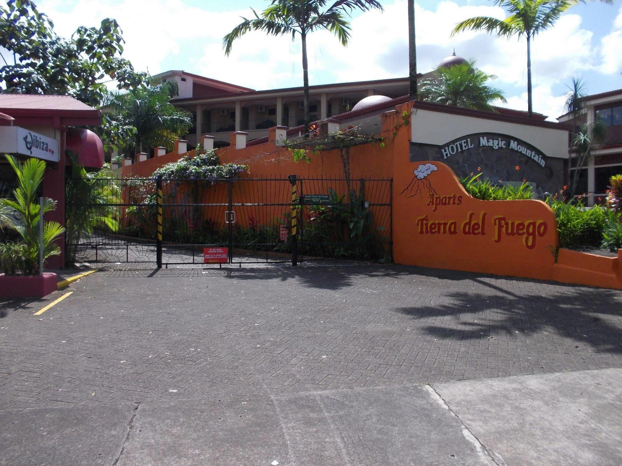 Hotel Tierra Del Fuego La Fortuna Exterior photo